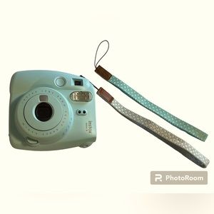 Fujifilm Instax mini 9 Polaroid camera + 2 straps